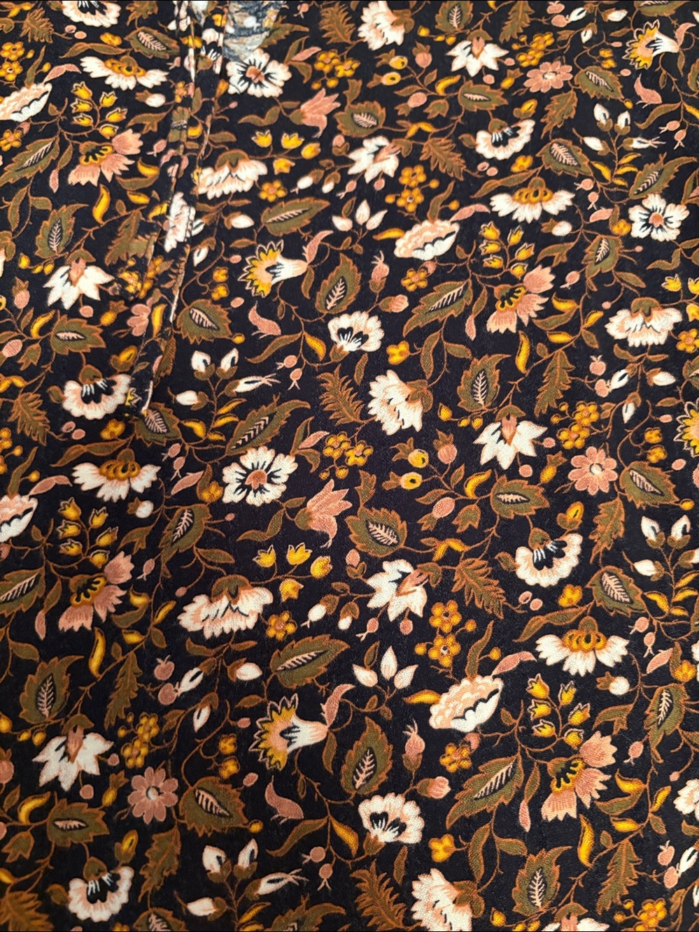 🍂 Black Floral Long-Sleeve Blouse